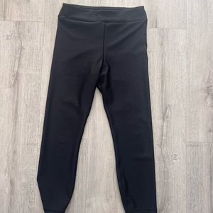 I’m selling leggings (Brand: Alo Yoga, Small, Black